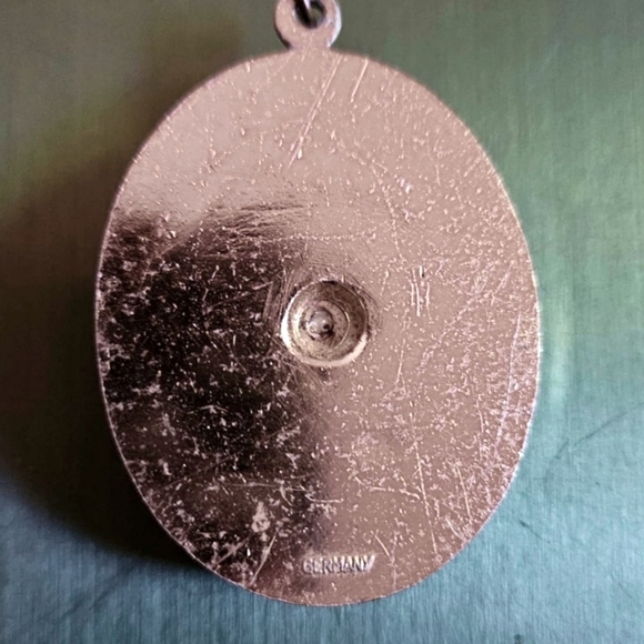 Vintage German Silver Tone Miraculous Medal - Picture 2 of 2